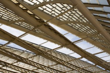 Paris 'teki Les Halles' in metal kaplama çatısı.