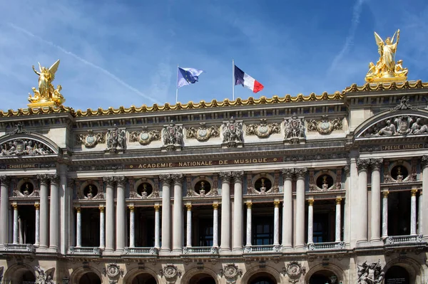 Vista Inferior Del Histórico Antiguo Teatro Ópera París Con Fondo —  Fotos de Stock