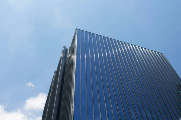 Vista Inferior Rascacielos Cristal Moderno — Foto de Stock