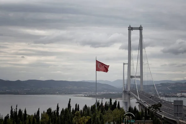 Vista Ponte Recém Desenvolvida Chamada Osmangazi Bandeira Turca Acenando — Fotografia de Stock