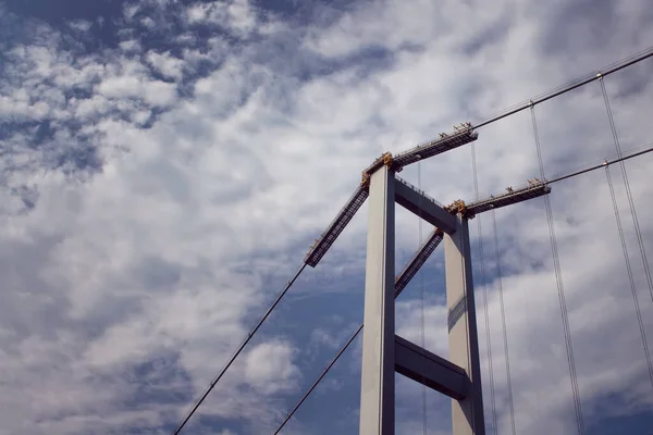 Nahaufnahme Der Bosporus Brücke Mit Wolkenverhangenem Himmel Istanbul — Stockfoto
