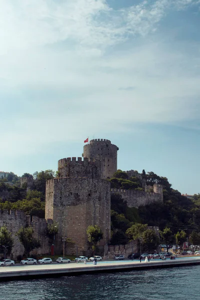 Άποψη Των Ανθρώπων Πόδια Από Boshorus Και Rumelihisari Bogazkesen Κάστρο — Φωτογραφία Αρχείου