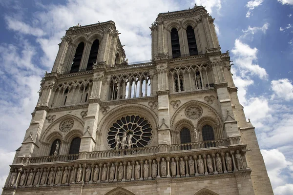 Paris Teki Notre Dame Katedrali Nin Yakın Görüntüsü Gökdelen Yüzyıl — Stok fotoğraf