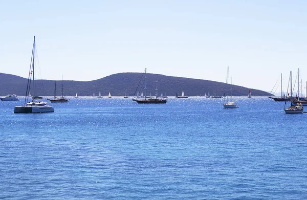 Veleiros Iates Frente Centro Cidade Bodrum Dia Verão Ensolarado — Fotografia de Stock