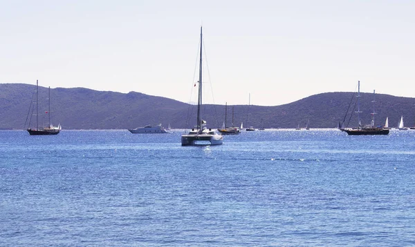 Veleros Yates Frente Centro Ciudad Bodrum Día Verano Soleado — Foto de Stock