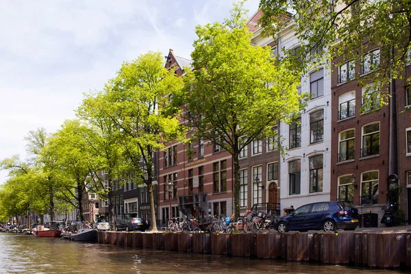 Vue Canal Des Voitures Stationnées Des Vélos Des Arbres Des — Photo