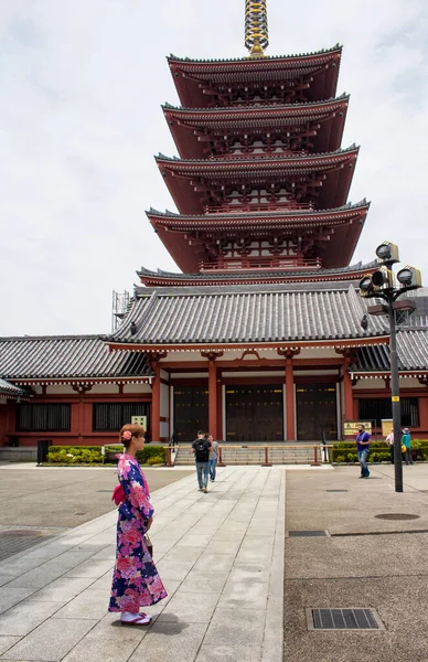 Mulher Roupa Tradicional Japonesa Santuário Senso Asakusa — Fotografia de Stock