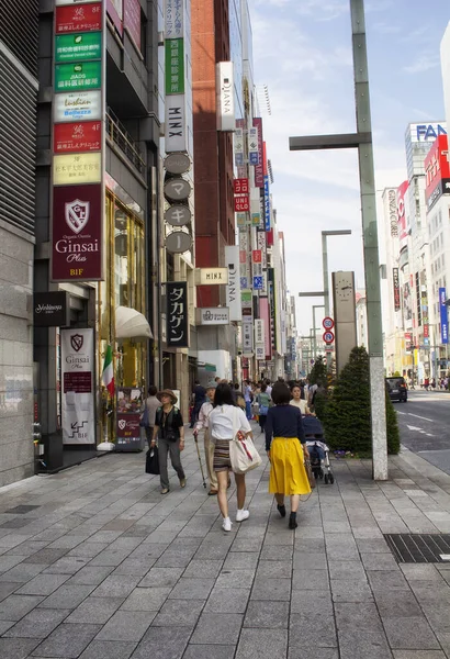 東京の高級ショッピング街銀座 — ストック写真