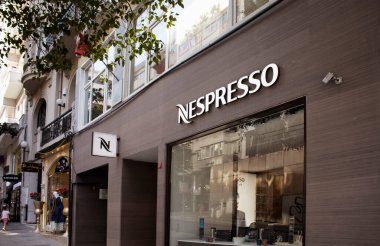 Meşhur kahve makinesi markasının Nisantasi / İstanbul 'daki dükkânı, popüler bir alışveriş ve yerleşim yeridir..
