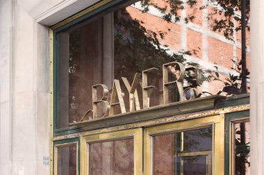 Nisantasi / İstanbul 'daki popüler bir alışveriş ve yerleşim bölgesi olan eski binanın adı.