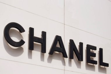 Meşhur Fransız moda ve lüks perakende mağazasının imzası Nisantasi / İstanbul 'da popüler bir alışveriş ve yerleşim bölgesi..