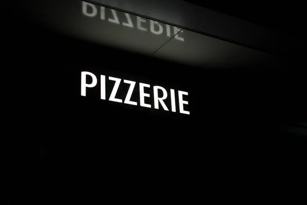 Widok Nocny Pizzerii Frankfurcie — Zdjęcie stockowe