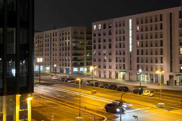 Vista Nocturna Una Calle Una Intersección Una Zona Reciente Desarrollo —  Fotos de Stock