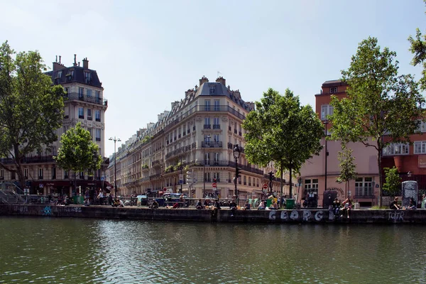 Vista Los Edificios Del Canal Saint Martin París Día Soleado —  Fotos de Stock