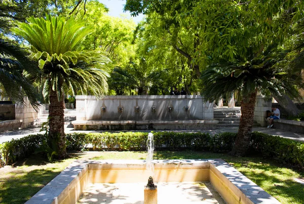 Vista Fonte Água Árvores Parque Hort Del Rei Lado Palácio — Fotografia de Stock