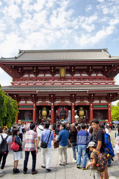 Människor Besöker Senso Helgedomen Asakusa — Stockfoto