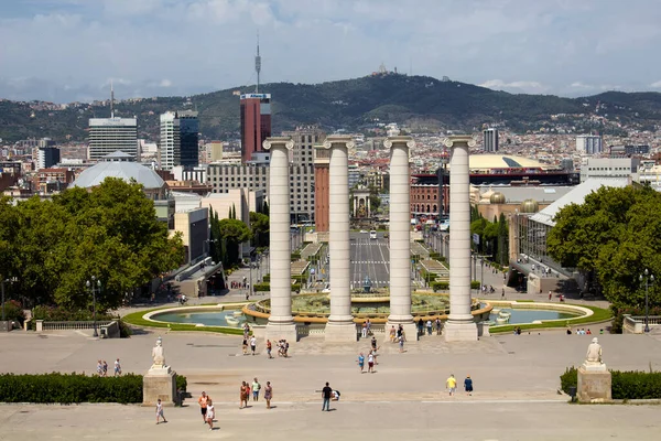 Vista Gente Caminando Una Plaza Llamada Placa Les Cascades Font — Foto de Stock