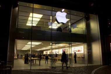 Frankfurt 'taki Amerikan çokuluslu teknoloji şirketinin gece görüşü.