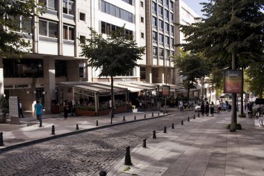 Nisantasi / İstanbul 'da Abdi İpekçi Bulvarı adında popüler bir alışveriş ve yerleşim bölgesi..