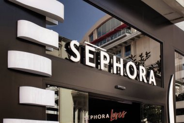 Meşhur Fransız kozmetik zinciri Nisantasi / İstanbul 'da popüler bir alışveriş ve yerleşim yeridir..