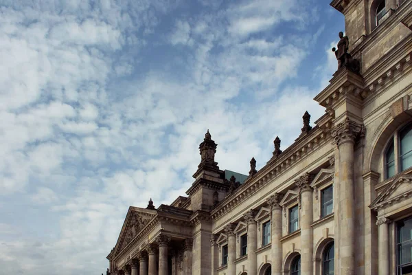 Vista Inferior Antigua Lámpara Calle Histórica Frente Edificio Del Reichstag —  Fotos de Stock