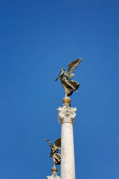 Veduta Statue Donne Alate All Altare Della Patria Roma Grande — Foto Stock