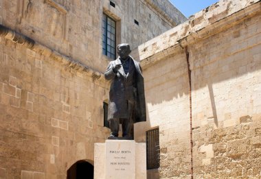 Malta Başbakanı Pawlu Boffa 'nın 1947-1950 yılları arasında Valletta şehri / Malta' daki heykeli