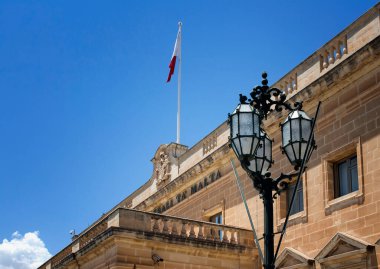 Valletta, Malta 'daki Auberge de Castille' in yakın görüntüsü.
