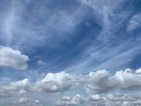 Vista Nubes Grandes Cielo Azul — Foto de Stock