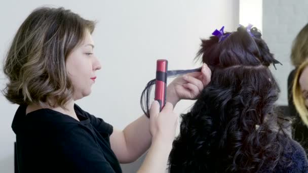 Halloween Party Hairdresser Making Curly Hair For Woman By Hot Curling Iron 4k