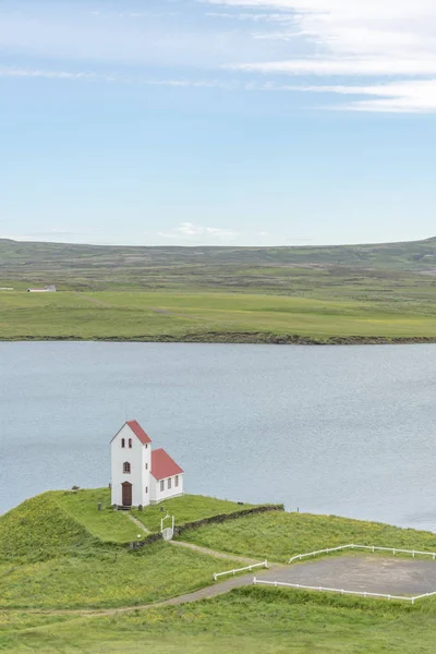 Ulflotsvatnkirkja Исландии Летом — стоковое фото