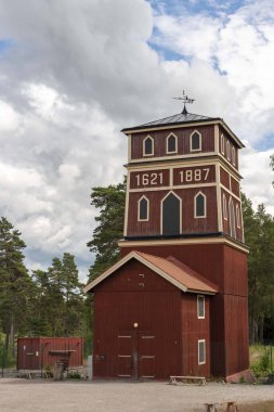 Sala'daki tarihi gümüş madeninde kırmızı bina