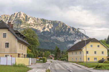 Avusturya'da alplerde kasaba