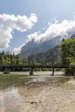 Avusturya'da Gesause'de yürüyen köprü