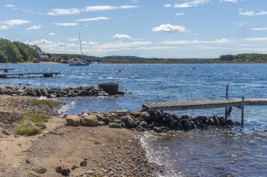 İsveç 'in Galto Adası' ndaki güneşli plaj.