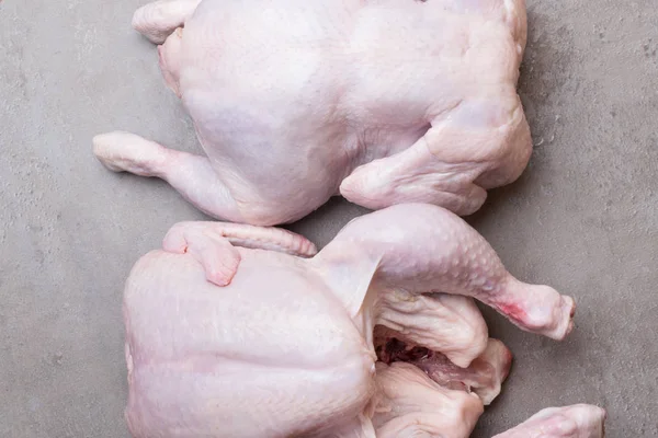 Dos Pollos Bio Crudos Sobre Fondo Gris Vista Superior Alimento — Foto de Stock