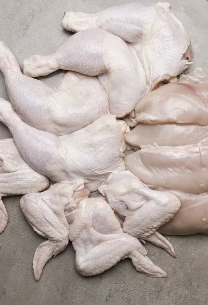 Conjunto Piezas Pollo Crudo Pechuga Alas Filete Muslo Sobre Fondo — Foto de Stock