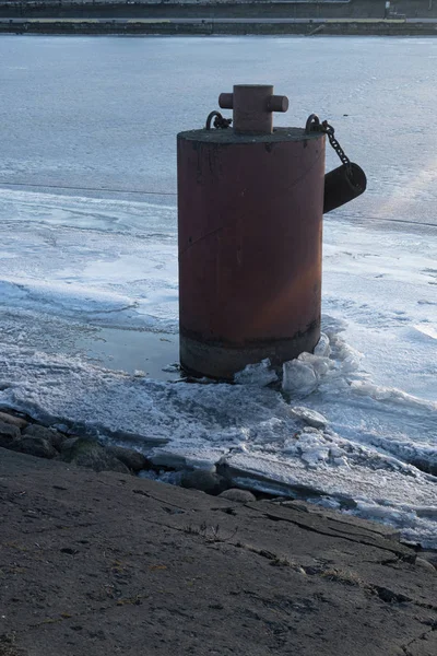Vecchio Dissuasore Congelato Molo Inverno Freddo — Foto Stock