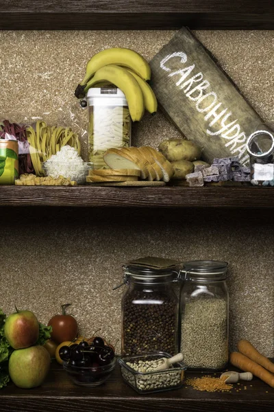 Kompleks karbonhidratlar ürünleri zengin çeşitler. Sağlıklı gıda taş zemin üzerine. Metin için yer