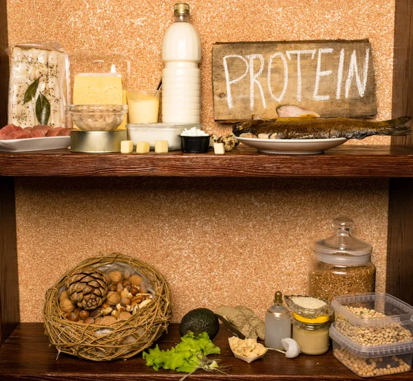 Diyet kavramı, zengin doğal farklı türleri protein gıdalar, domuz yağı, köfte, sığır eti, balık, süt ve süt ürünleri, fındık, marul, soya, avokado Hindistan cevizi yağı fasulye Susam tahin buğday