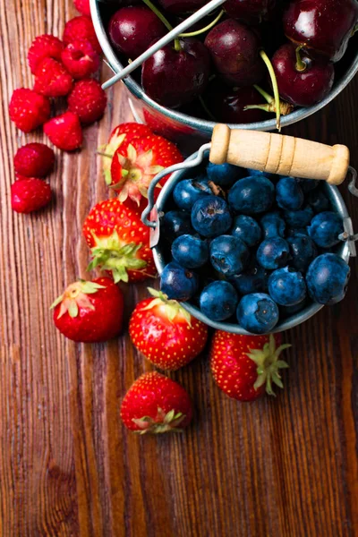 Bogyós Gyümölcsök Háttér Nyáron Vagy Tavasszal Szerves Berry Felett Eper — Stock Fotó