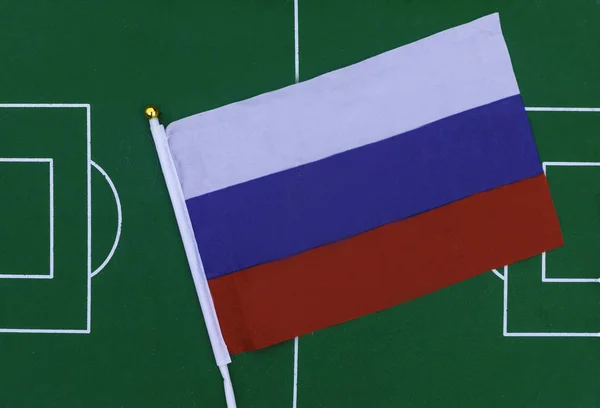 コピー スペースと緑のフットボール スタジアムにロシア国旗 — ストック写真