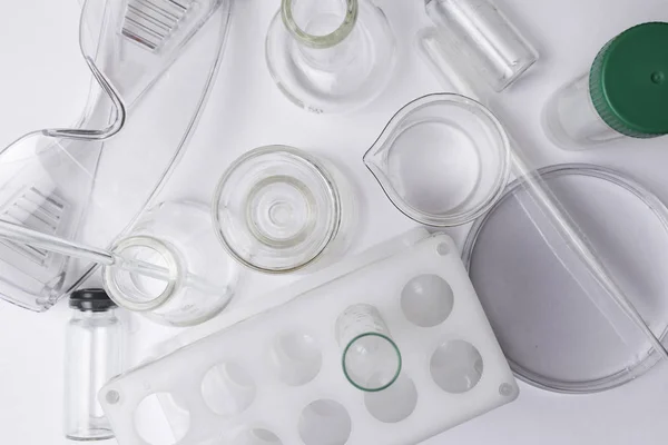 Różnych Okulary Glasswareand Laboratorium Chemicznych Labarotory Białym Tle — Zdjęcie stockowe