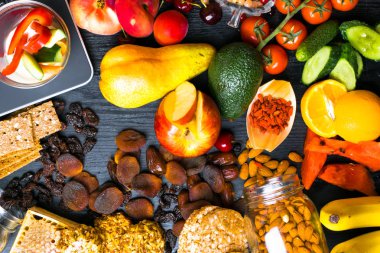 Not defteri ile sağlıklı gıda arka plan. Koleksiyonu ile farklı meyve, meyveler, fındık, sebze, Vejetaryen sağlıklı aperatifler tatlım