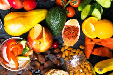 Sağlıklı gıda arka plan. Koleksiyonu farklı meyve, çilek, tatlım sebze vejetaryen sağlıklı atıştırmalıklar ile