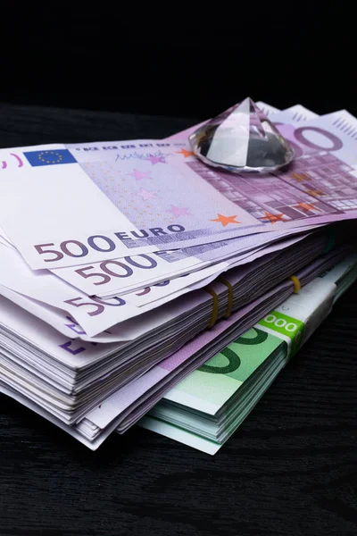 Euro Argent 500 Cash Sur Table Noire Avec Des Diamants — Photo