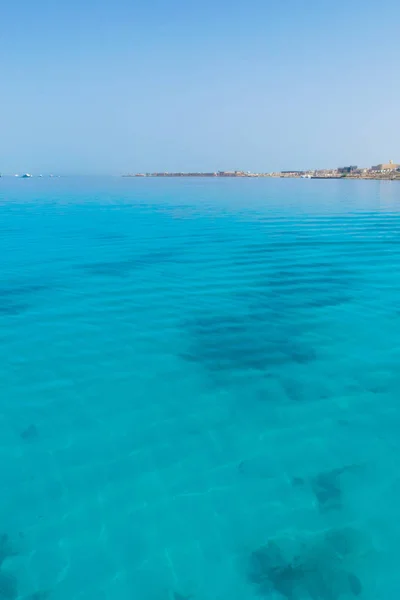 Пейзаж Прозрачной Голубой Угрожающей Морской Соленой Воде Море Океан Волнами — стоковое фото