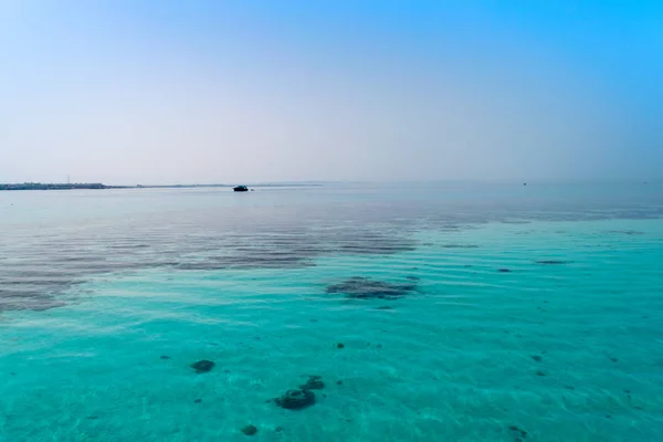 Peisaj Albastru Transparent Pericol Mare Apă Sărată Mare Ocean Valuri — Fotografie, imagine de stoc