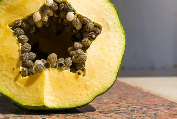 Crudo Delicioso Fruta Papaya Mitad Con Estrella Pozo —  Fotos de Stock