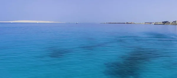 Пейзаж Прозрачной Голубой Угрожающей Морской Соленой Воде Море Океан Волнами — стоковое фото